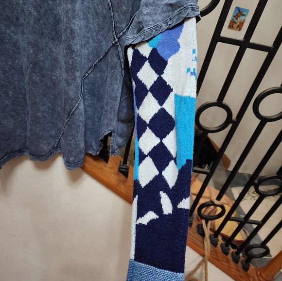 We The Free Top Large - Picture 3 of 4